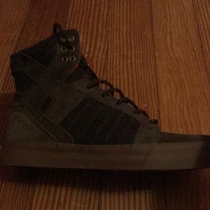 Brand new never worn Supra Skytops